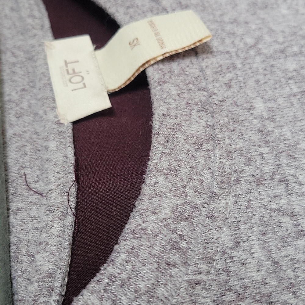 LOFT womens top with pockets, soft front, flowy back fabric, Plum Burgundy  XS - Picture 10 of 12